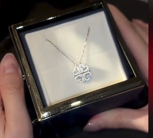 đBĂ€sta julklappenđ Lyckobringande fyrklöver & hjĂ€rtformat halsband