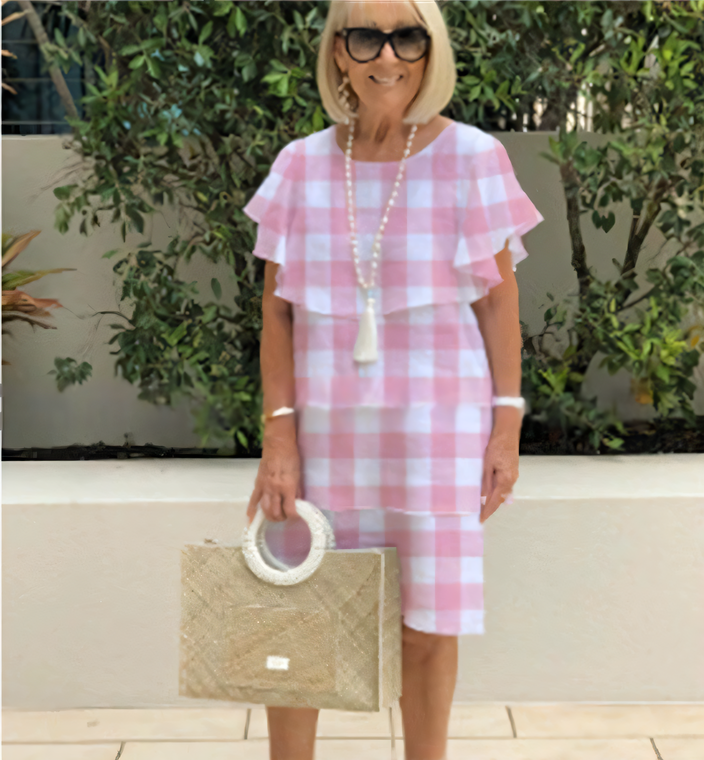 Kortärmad knälång chiffongklänning med volangdetaljer