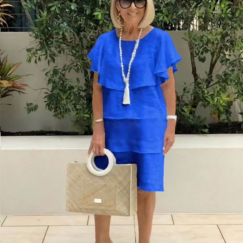 Kortärmad knälång chiffongklänning med volangdetaljer