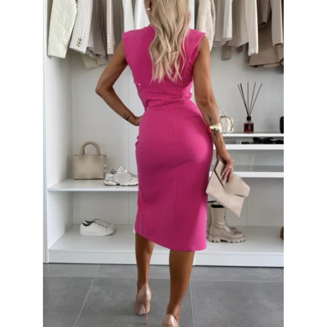 Elegant klänning med rund hals och sidoslit✨