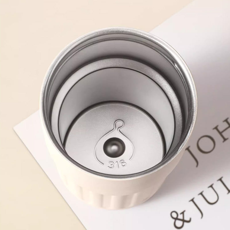 Tazza di caffè Thermos con display della temperatura.