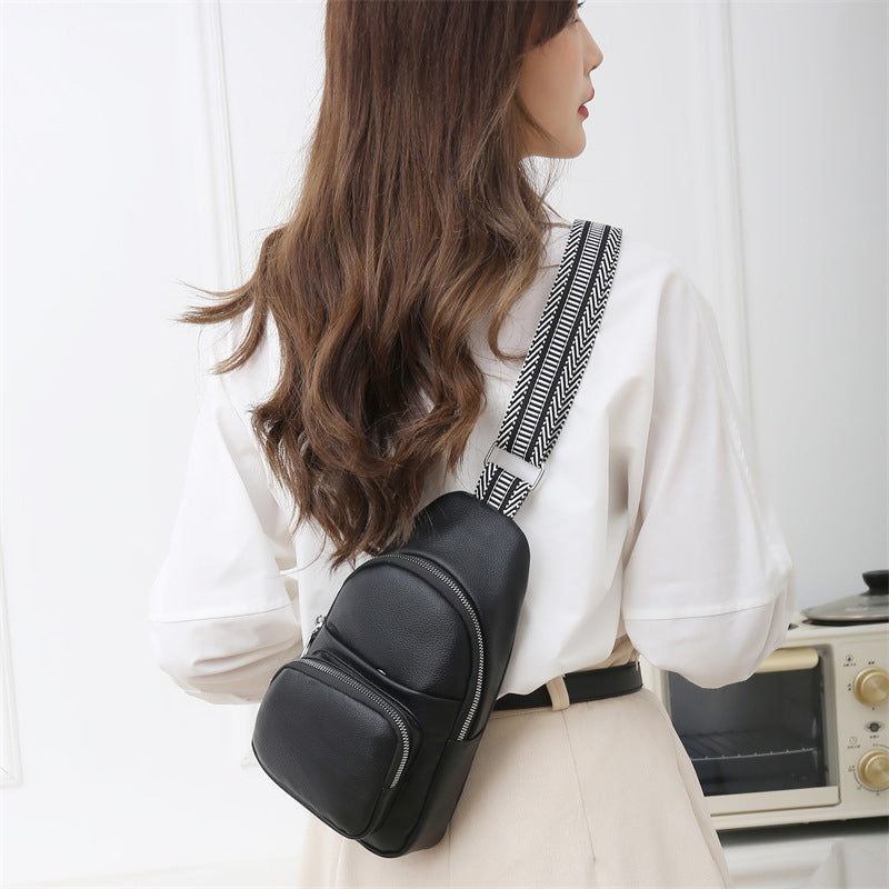 Liten väska i konstläder för kvinnor